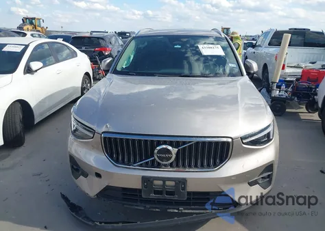 2024 Volvo Xc40 B5 Ultimate Bright Theme z USA, uszkodzony, nr VIN YV4L12UFXR2229918